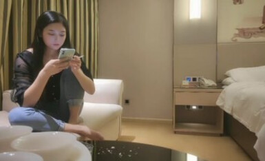 【小马寻花】，返场极品空姐，神似刘浩存，长腿翘臀肤白如玉，清纯脸庞裸体相见，小马哥发挥超常，高潮迭起精彩不断