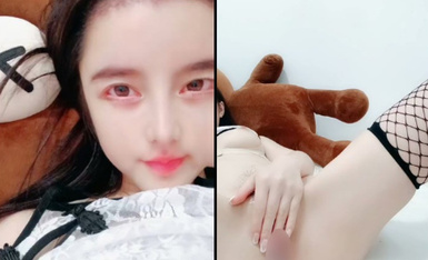 粉奶粉穴超嫩卡哇伊萌妹子自慰花样多 ，跳蛋假屌抽插美穴 ，翘起屁股拍打 ，骑乘抽插手指抠入 ，高潮流出大量白浆