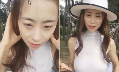 高顏值幽默妹子海邊沙灘大膽露出,旁邊全是遊客,翹著屁股掰開臊茓,還專門找路人聊天,故意走光給他看.