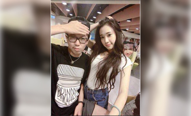 《台湾情侣泄密》公司的美女销售冠军和客户之间的秘密被曝光