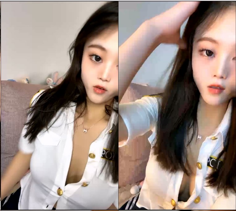 美腿性感小姐姐！小女警情趣制服！脱下内裤肥唇美穴，手指大力揉搓，从下往上视角拍摄