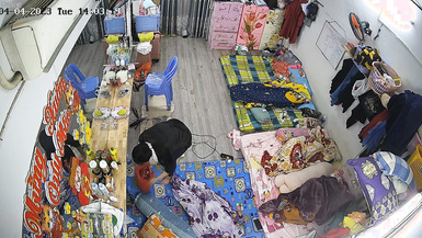 私房最新流出2023 黑客破解攝像頭偷拍 多場合家庭宿舍廁所更衣洗澡 (4)