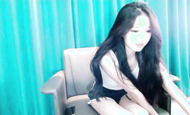 最純欲的女神【不純學妹 靈靈】最新視頻，換平台了 還是那麼極品，苗條頂級身材 絲襪美腿！超大尺度自慰，超級騷會挑逗 (3)