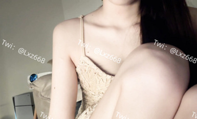 窮人女神富人母狗，推特超高顏值極品空姐【林綰綰】SVIP門檻1888福利，啪啪調教深喉毒龍被腳踩騷穴，母狗屬性拉滿了 (22)