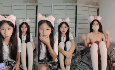 19清純少女姐妹花【糯米和小蟲】JK裝卡哇伊，嬌小身材嫩穴，脫光光白絲跳舞，一線天饅頭嫩穴，翹起屁股跳蛋震動