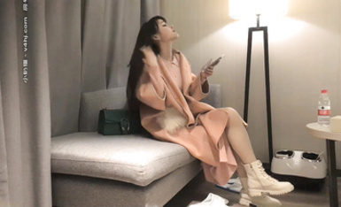 深夜場高顏值大長腿嗲嗲妹子，很溫柔會配合，口交舔弄上位騎乘側入抽插猛操