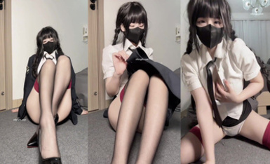 抖音【小乖】黑絲玉足_劇情演繹_制服cos (4)