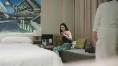 大吉大利高品质外围美臀极骚御姐，开档丝袜扭动屁股想要被操